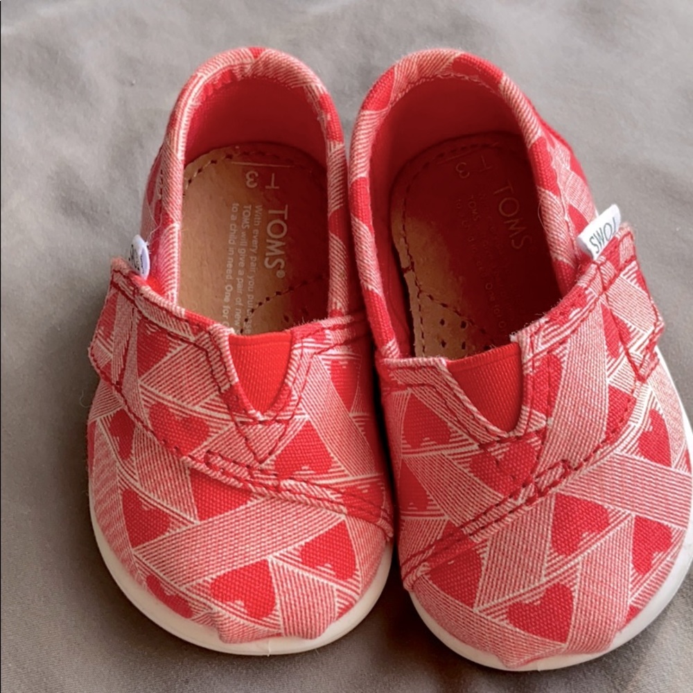 TOMS Classic Red Canvas Hearts Baby Shoes Size 3